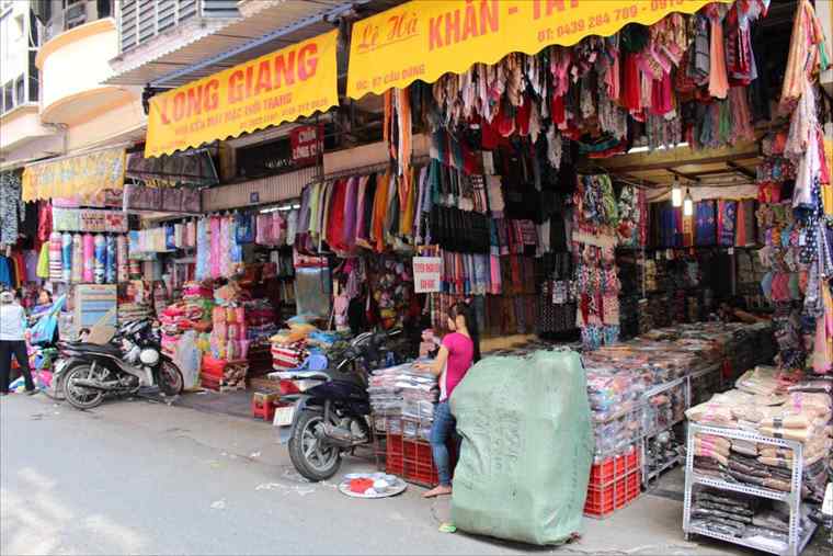 ハノイ旧市街の雑貨店