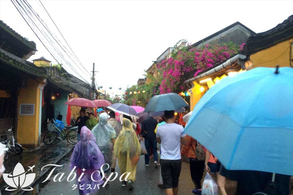 雨のホイアン旧市街