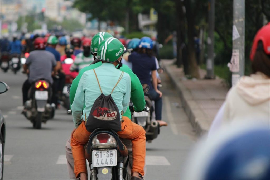 Grabはバイクと車を選べる