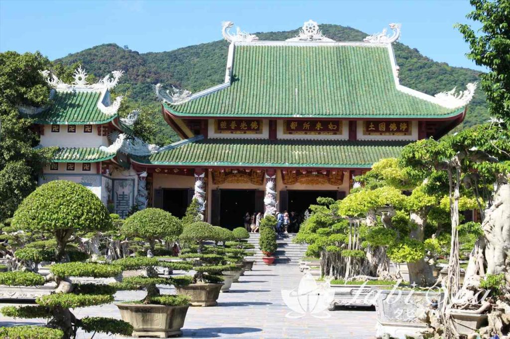 13:45～14:30：「リンウン寺」で絶景オーシャンビューと寺院見学