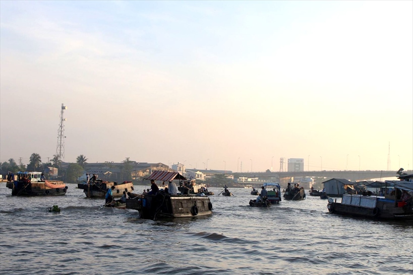 8．最もベトナムらしい風景！メコン最大の観光地「カントーの水上市場」