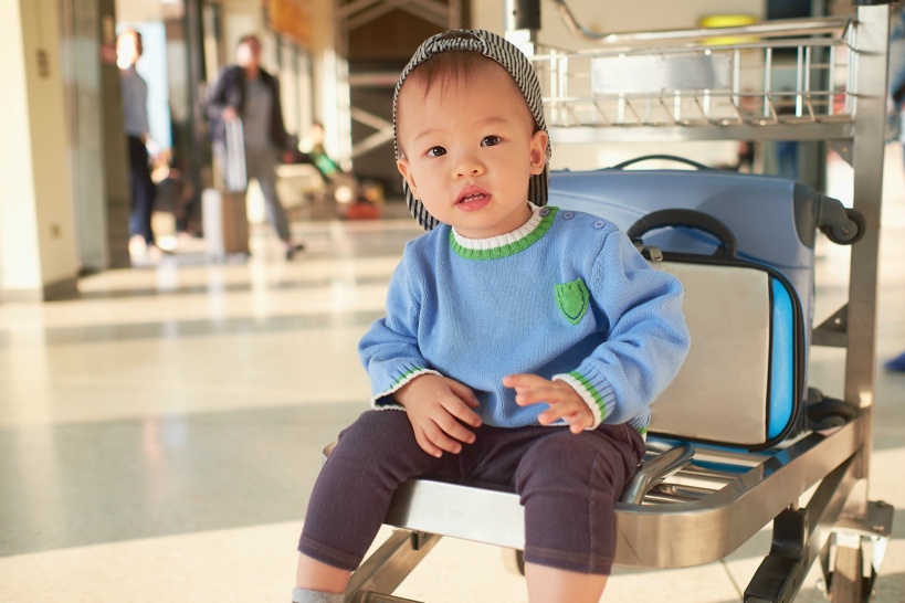 0～2歳までの赤ちゃんは航空券が無料＆家族でプライオリティサービスを受けられる