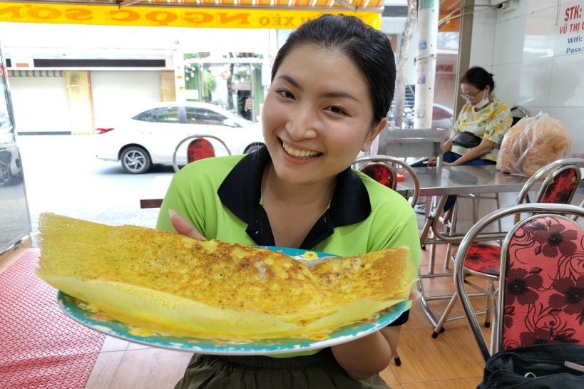 バイクツアーの一コマ。一緒に食事も楽しめる