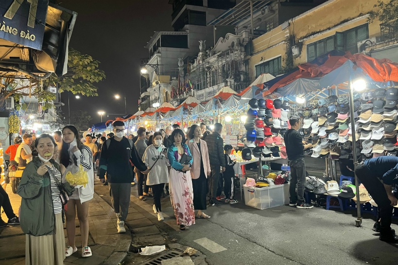 ハノイの雨季でも「旧市街ナイトマーケット」は楽しめる！夜散策はココ！