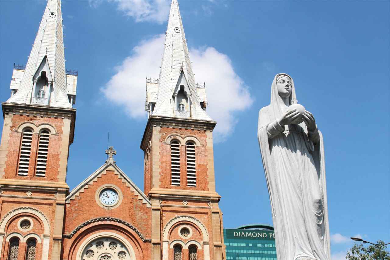 ホーチミン観光の象徴 聖母マリア教会 サイゴン大教会 タビスパ