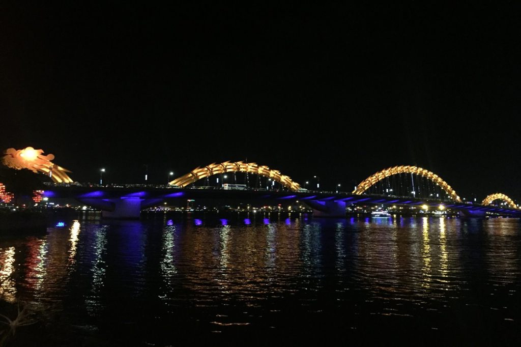 夜のロン橋