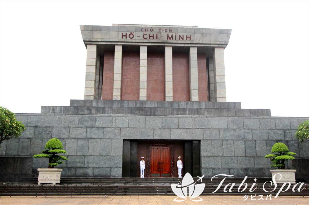 ベトナムの英雄が眠る ハノイの ホーチミン廟 タビスパ