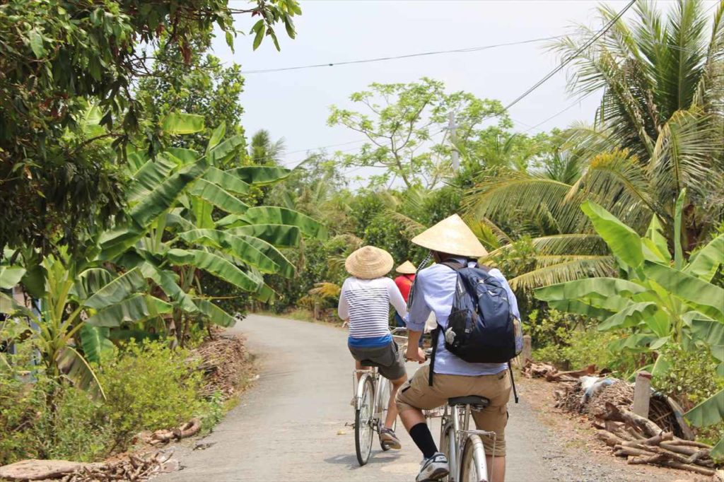 自転車で自然を散策することも