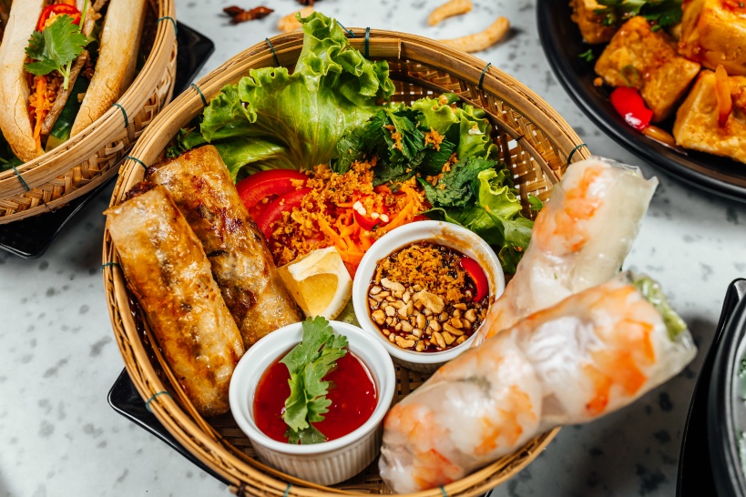 18:00～19:00　ホーチミンで人気のベトナム料理店で舌鼓