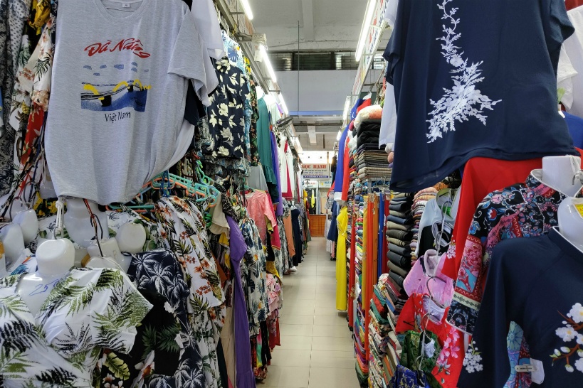 ハノイ市場でばらまき土産を買うなら「ベトナムTシャツ」