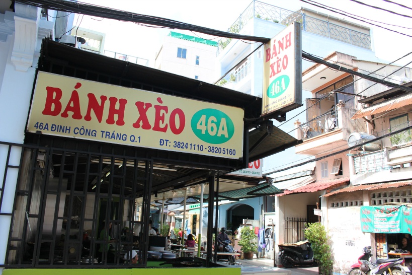 「バインセオ46A(Banh Xeo 46A)」は市民劇場からタクシーで20分