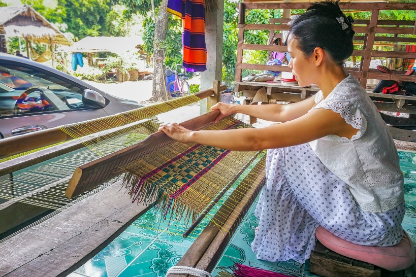 バンコク旅行者におすすめしたい水上マーケットでのお土産選び