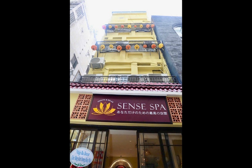 センススパ/SENSE SPAの場所：ドンコイ通りと交わるドンユー通り