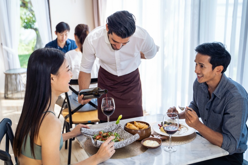 高級ベトナム料理店とフレンチ・レストランの食費目安