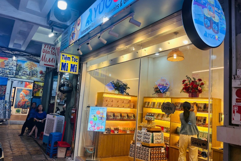 ベンタイン市場徒歩1分に直営店もあるよ!