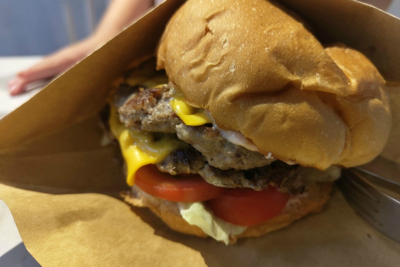 昼食は美味しくて安い！「ハンバーガーハウス」へ行こう！