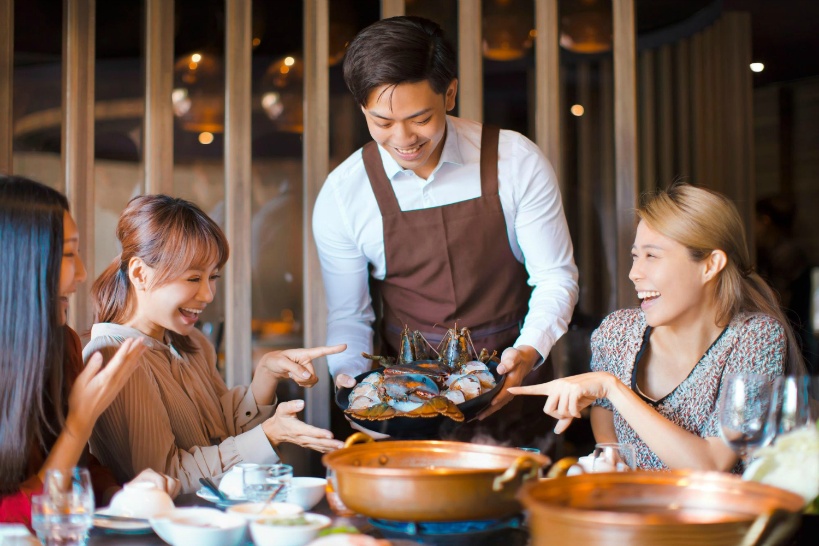 ハノイの旅行者向け高級レストランで「チップ」は必要？