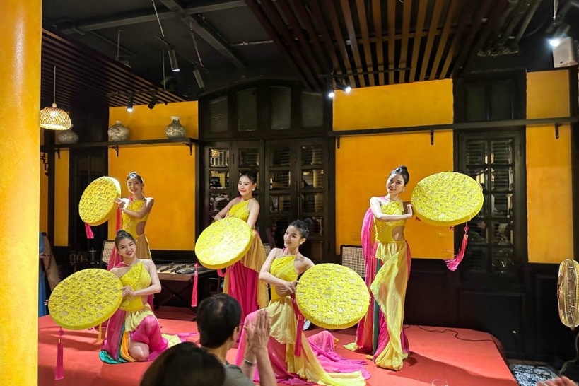 Viet Rice Essence Restaurantの伝統舞踊