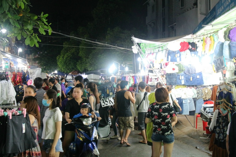 ホーチミンの夜市「ハントンタイ市場」を歩く
