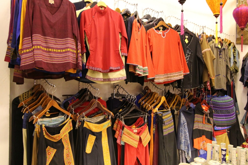 衣類やファッションアイテムの刺繍製品