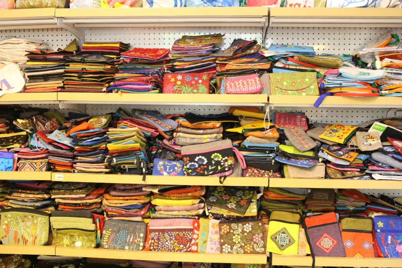 ベトナム刺繍雑貨はどんな人へのお土産に向いているか