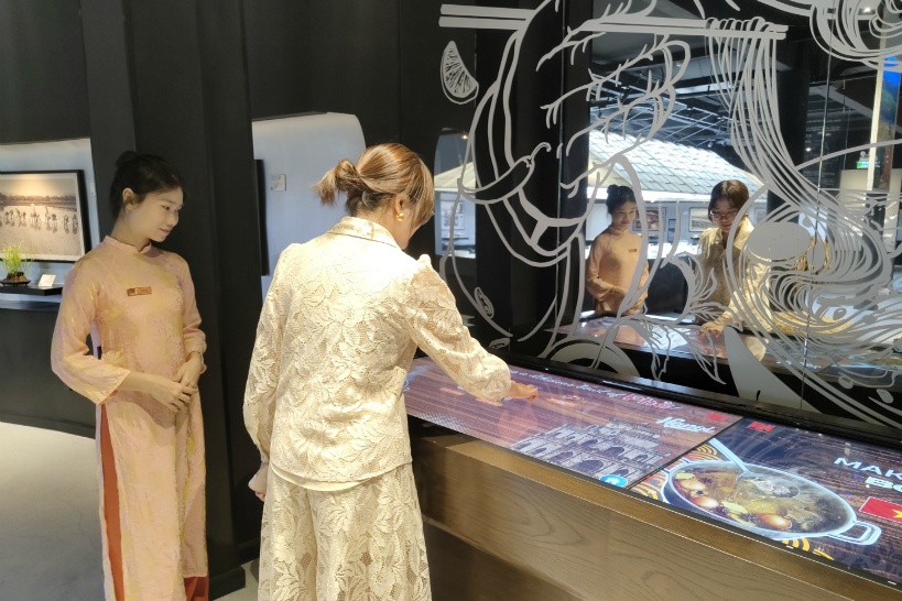 タッチパネルでフォーの工程クイズ