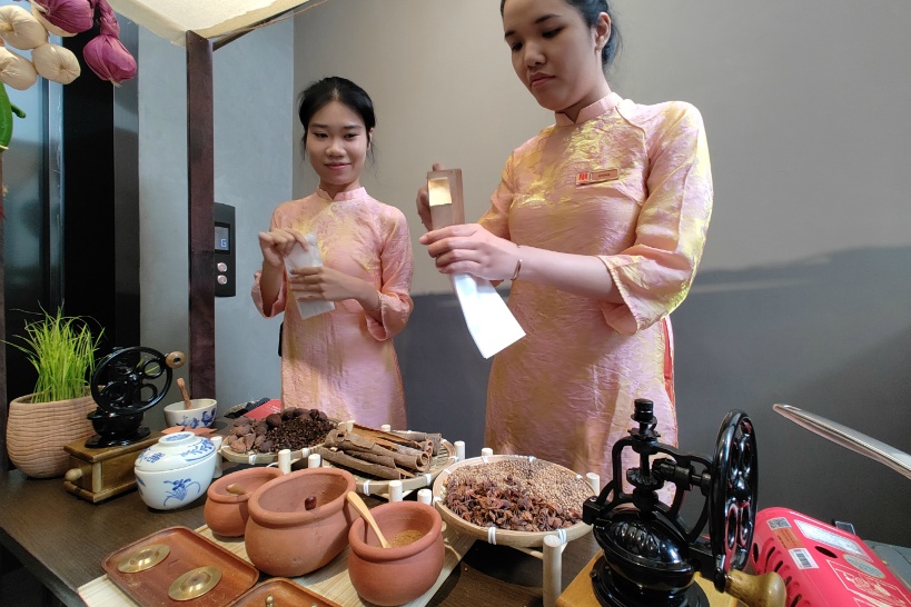 伝統的なフォーの製法に触れる