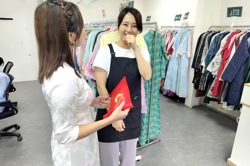 エプロンを着ているのが台湾人オーナー
